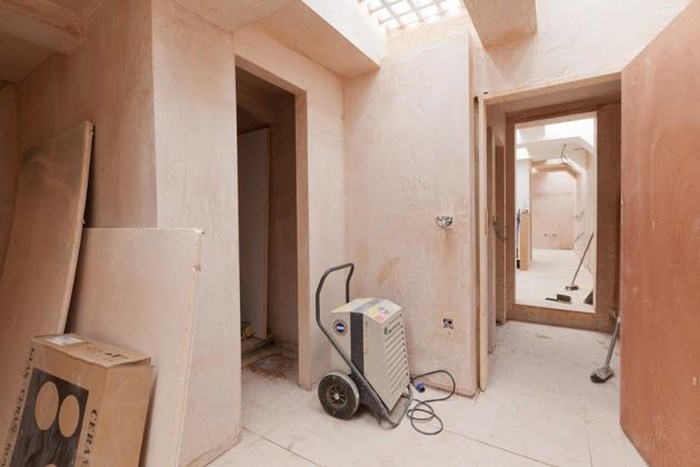 Как превратить общественный туалет в дом мечты